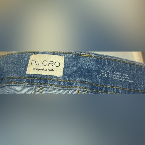 The Adi Mid-Rise Frayed Relaxed Flare Jeans by Pilcro:Soft Rework Editon sz26 - Picture 9 of 9